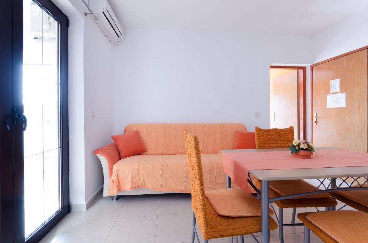 Apartments Helena Lopar Bagian luar foto