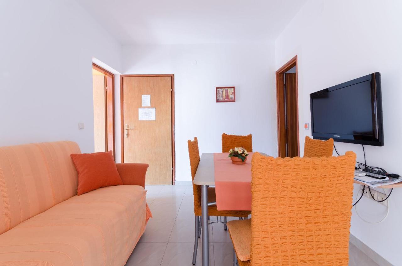 Apartments Helena Lopar Bagian luar foto