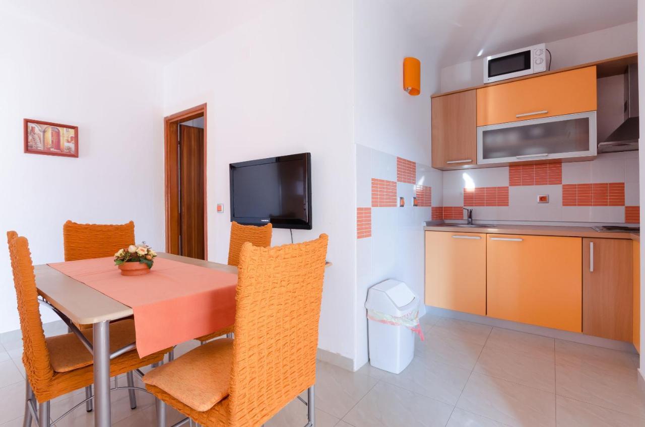 Apartments Helena Lopar Bagian luar foto