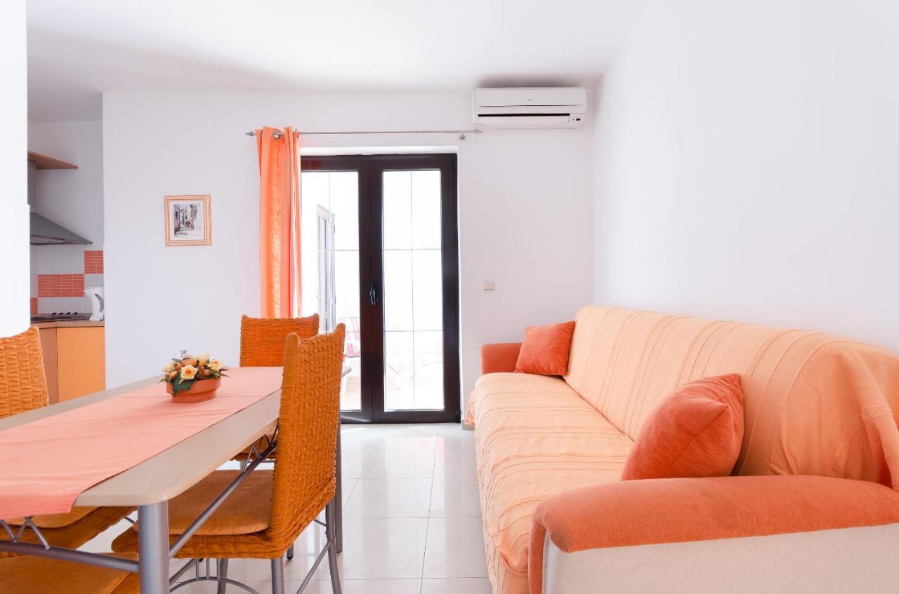 Apartments Helena Lopar Bagian luar foto