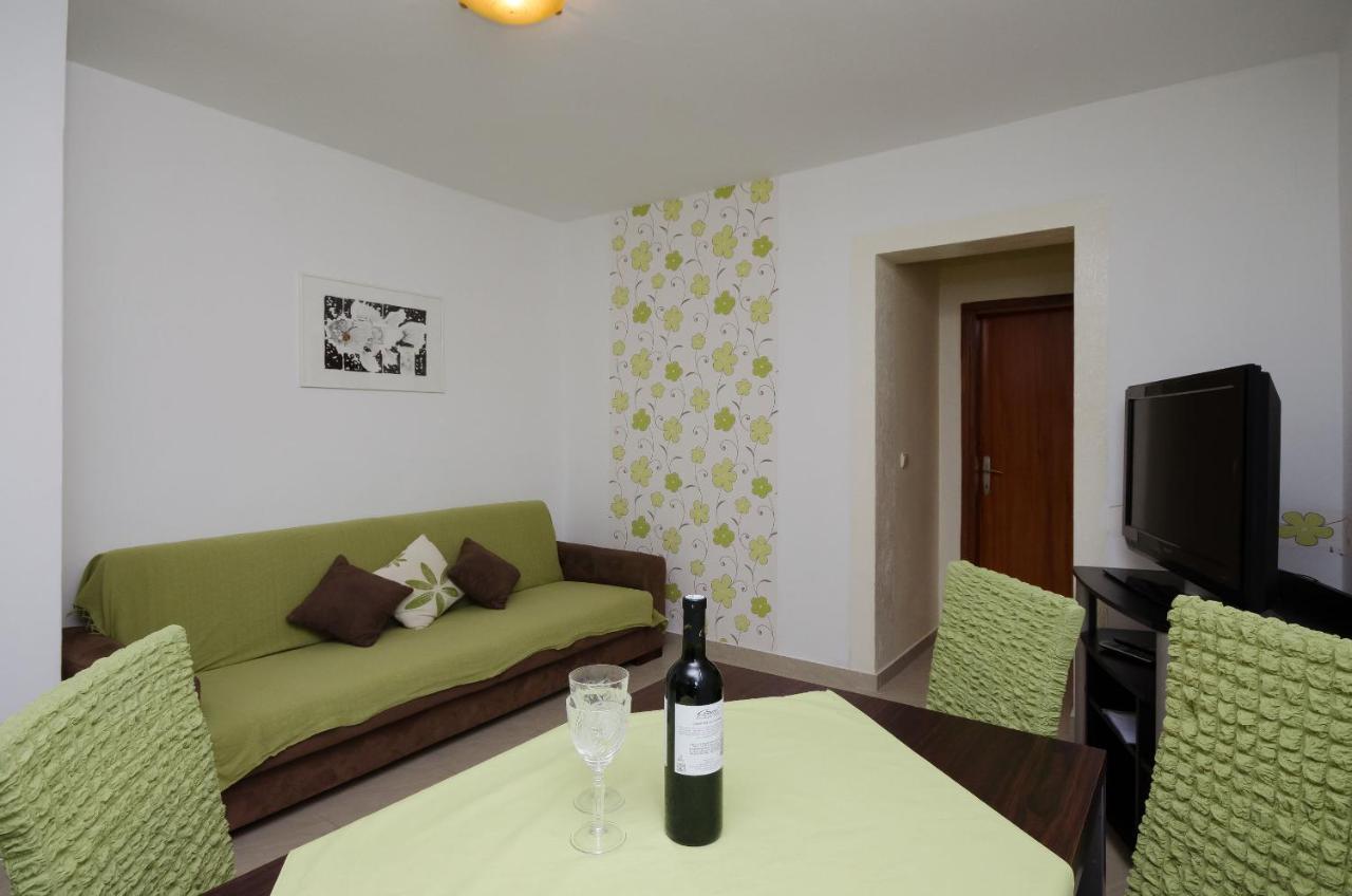 Apartments Helena Lopar Bagian luar foto