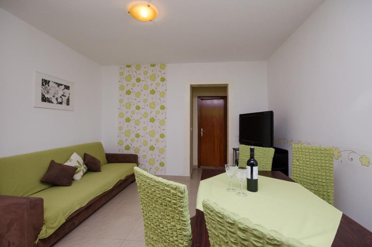 Apartments Helena Lopar Bagian luar foto