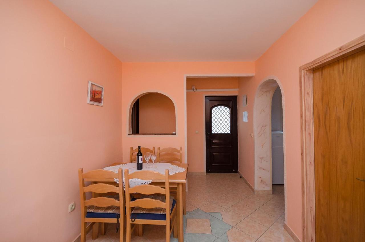 Apartments Helena Lopar Bagian luar foto