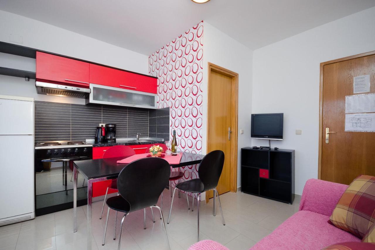 Apartments Helena Lopar Bagian luar foto