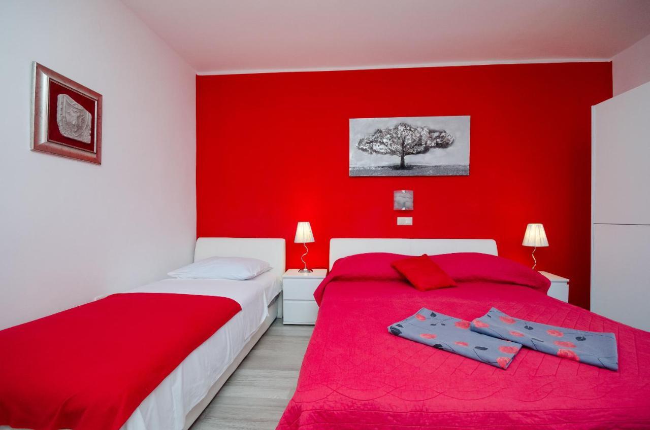 Apartments Helena Lopar Bagian luar foto